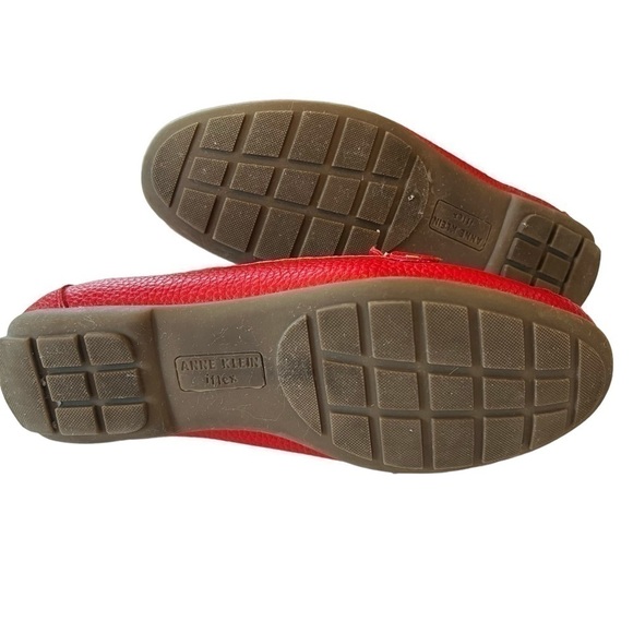 Red Anne Klein flats w/gold embellishment size 7.5W - Picture 7 of 7